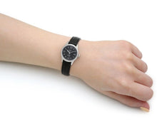 Laden Sie das Bild in den Galerie-Viewer, Tissot T-Classic Le Locle Lady Small Damen-Armbanduhr T.41.1.123.57 Gehäusedurchmesser 25,3 mm Swiss Made Saphirglas Lederband schwarz NEU OVP. mit Box Papiere Anleitung Garantiekarte 2 Jahre Hersteller-Garantie