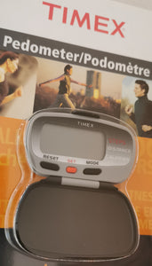 Timex Pedometer Podomètre Schrittzähler T5E011ME mit Großanzeige Entfernung Kalorien Uhrzeit im Flip-Case